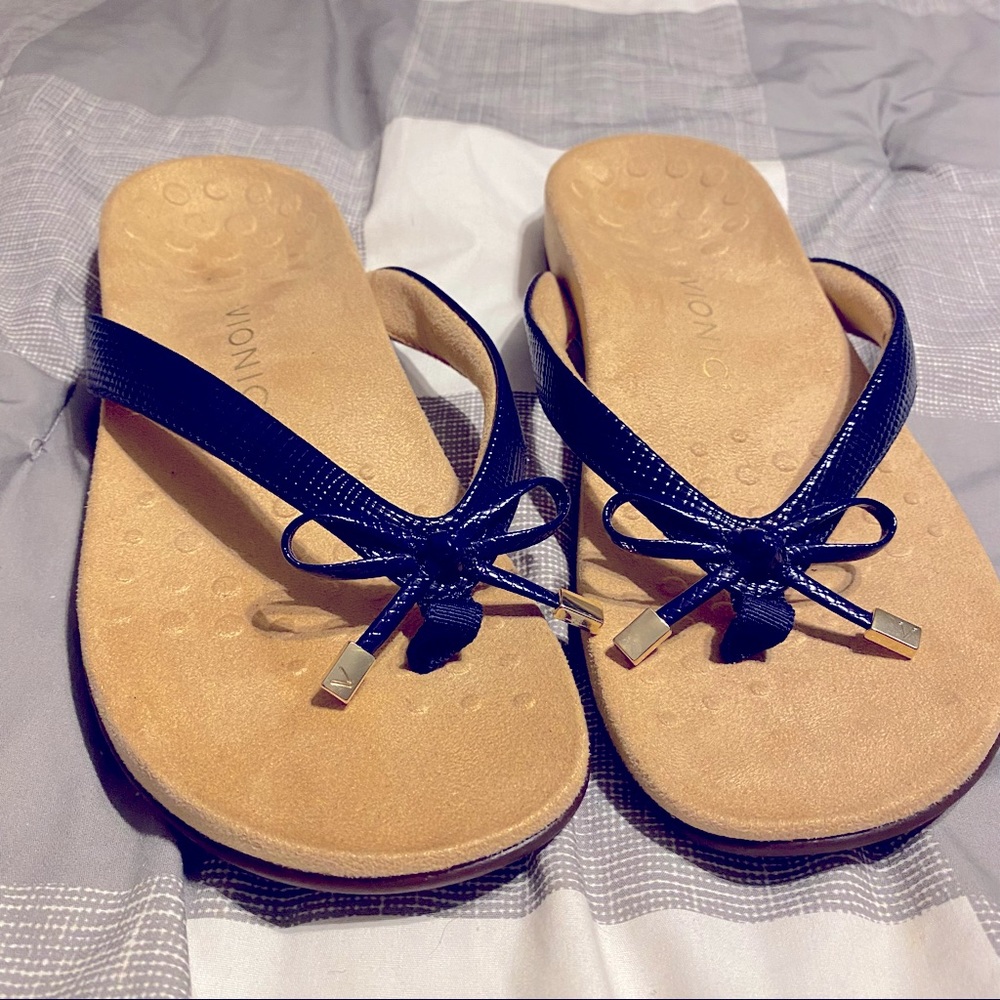 Vionic sandal flip flop size 9 NAVY